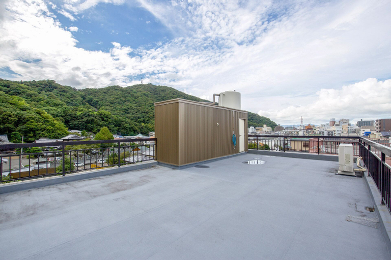 Exterior & Views 13