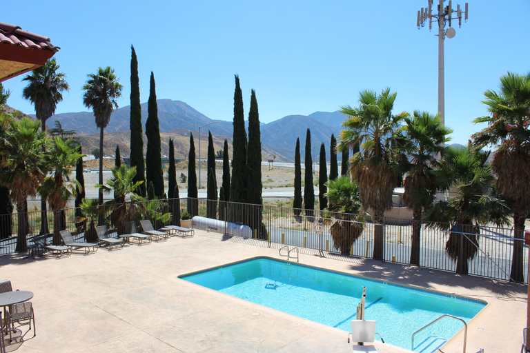Sport & Beauty 1, Cajon Pass Inn, San Bernardino
