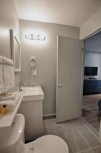Bathroom 4, Le Fabreville, Laval