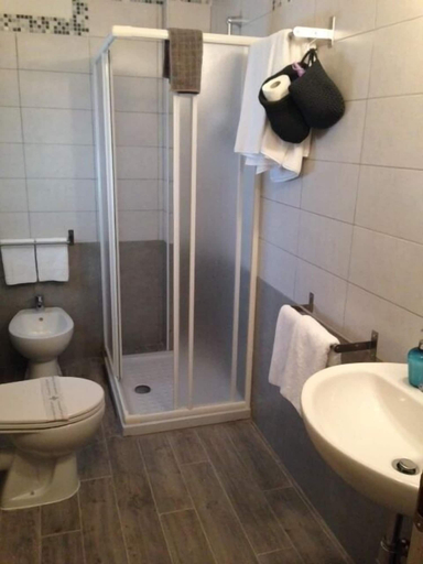 Bathroom 3, Residenza Cisanello, Pisa