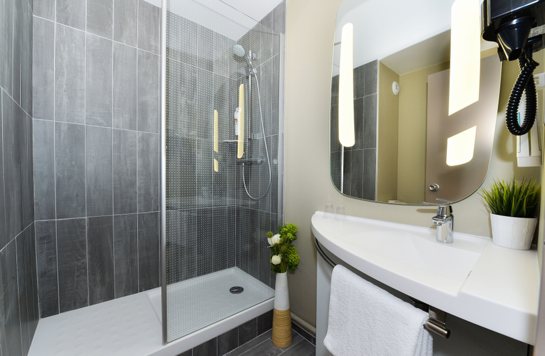 Bathroom 4, ibis Beaune La Ferme Aux Vins, Côte-d'Or