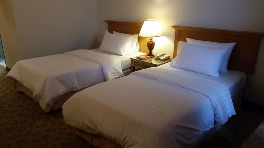 Bedroom 3, Ariston Hotel, Khlong Toey