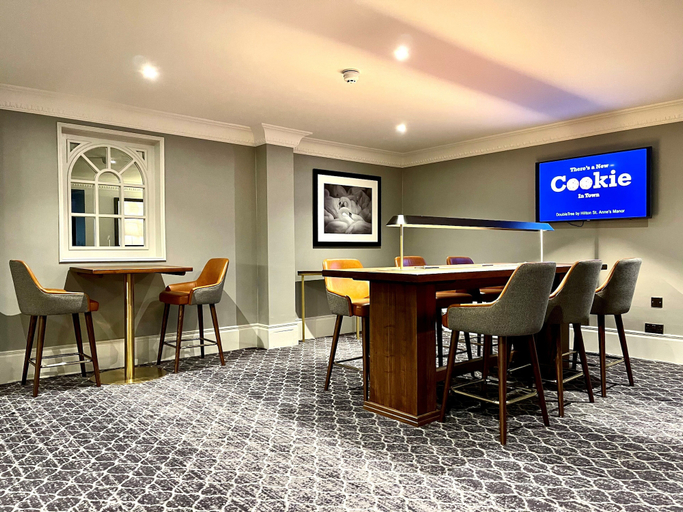 Food & Drinks 5, DoubleTree by Hilton St. Anne's Manor, Wokingham