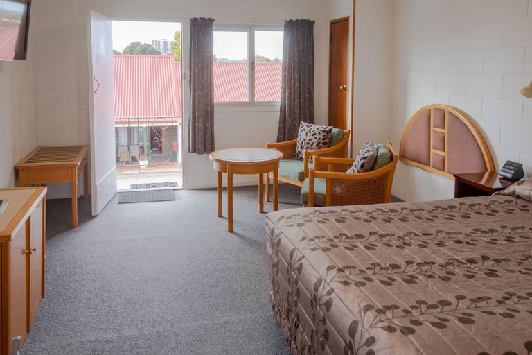 Bedroom 2, New Haven Motel, Waitakere