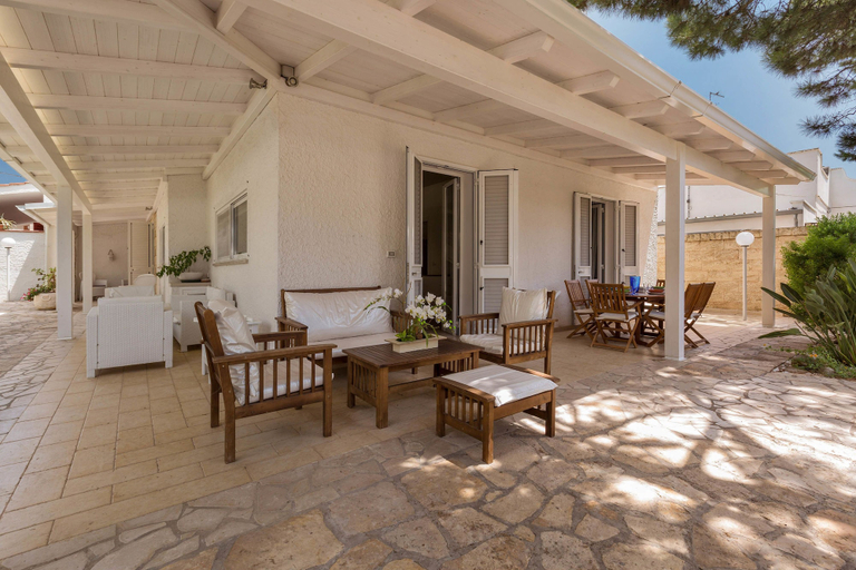 Others 5, Villa Ariel, Lecce