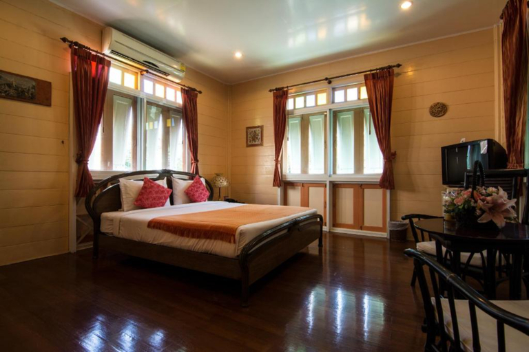 Bedroom 4, Samsen Sam Place, Phra Nakhon