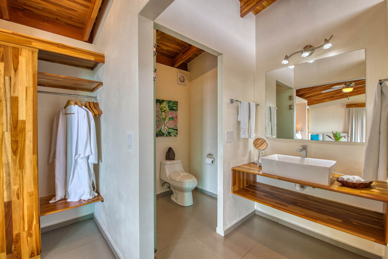 Bathroom 4, El Castillo Boutique Luxury Hotel, Osa