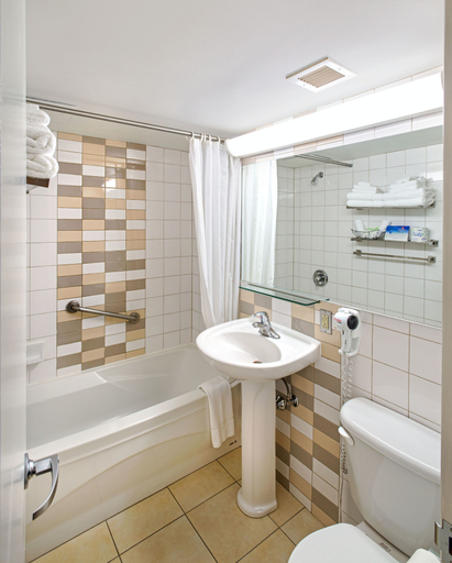 Bathroom 4, L'Appartement Hotel, Montréal