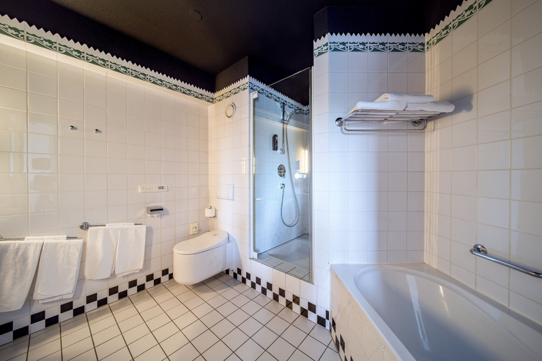 Bathroom 5, Hotel Theater Figi, Zeist