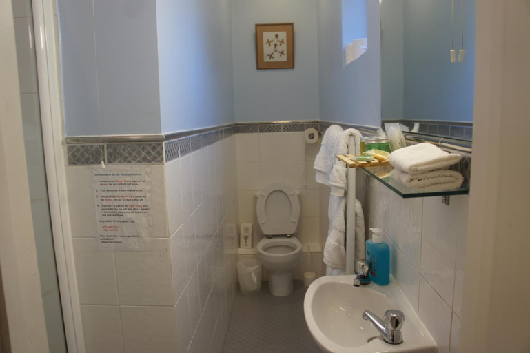 Bathroom 3, Athena Guest House, Oxfordshire