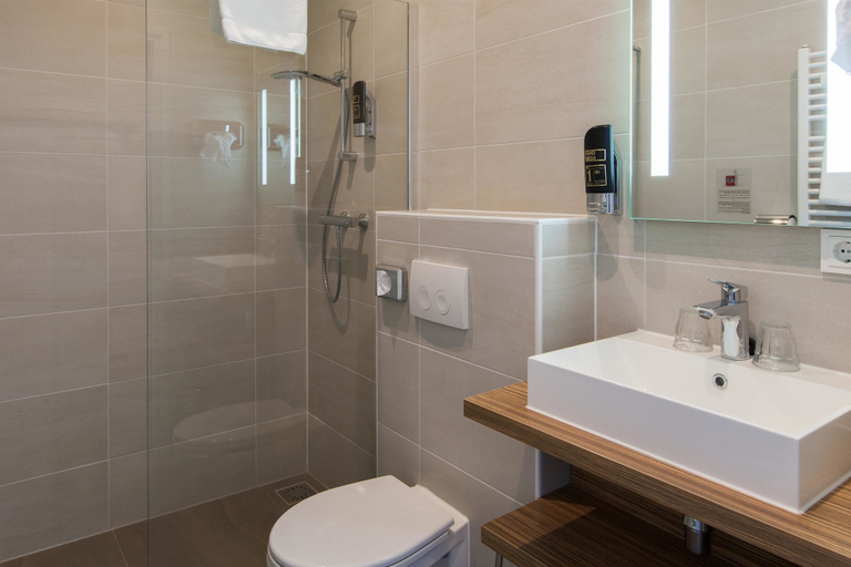 Bathroom 5, Best Western Hotel Den Haag, The Hague