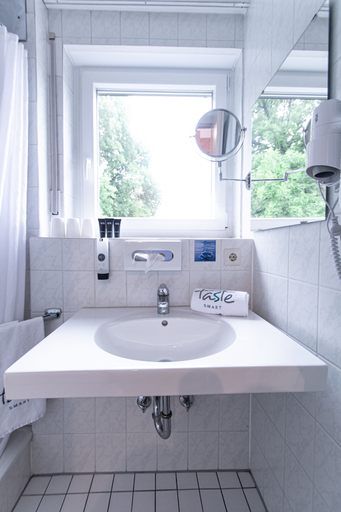 Bathroom 5, Taste Smart Hotel Backnang, Rems-Murr-Kreis