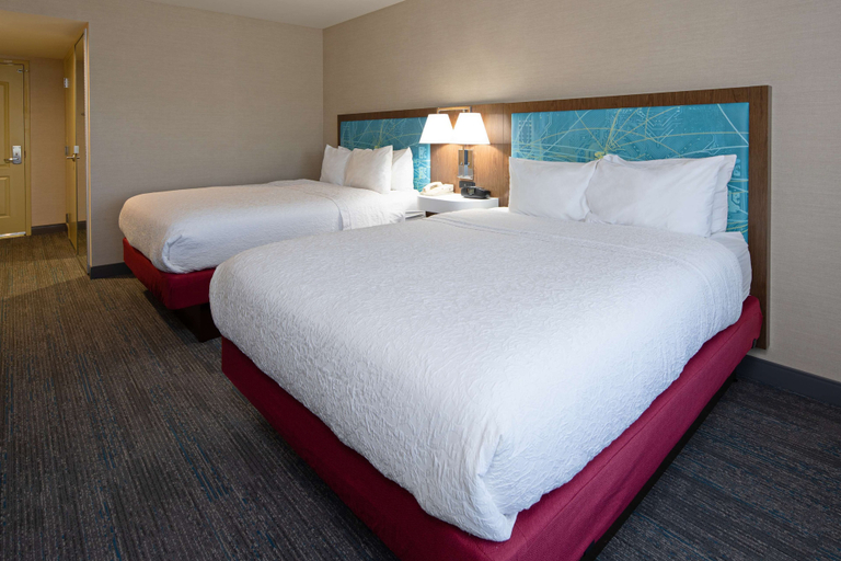 Bedroom 2, Hampton Inn Visalia, Tulare