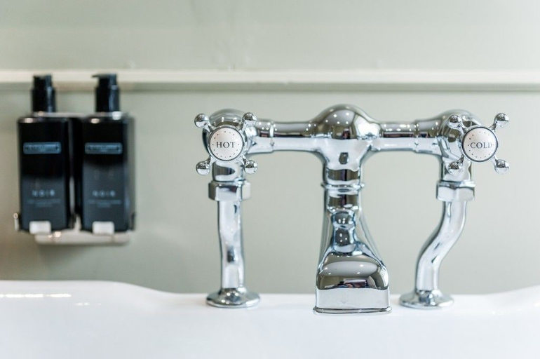 Bathroom 4, Halifax Hall, Sheffield