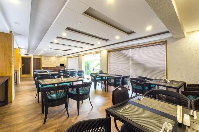 Food & Drinks 5, The Ocean Park Resort, North Goa