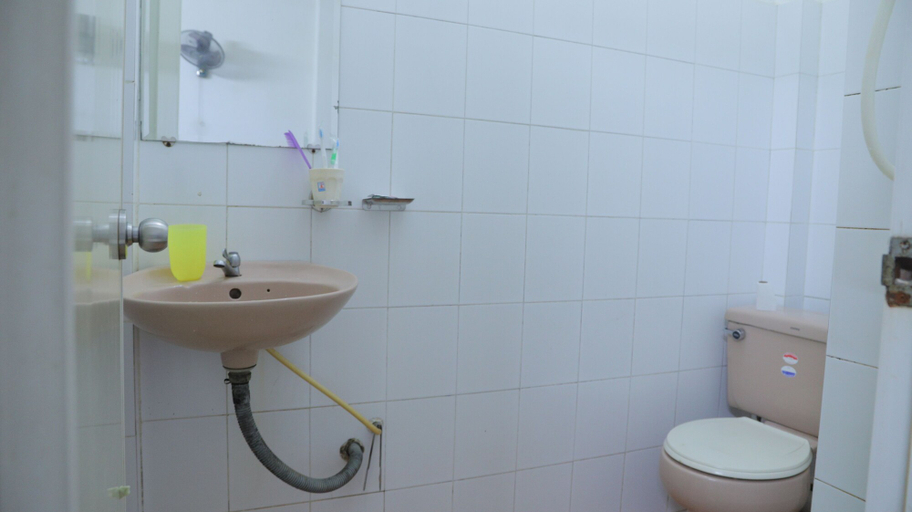 Bathroom 2, Hotel Oxeraak Thanh Phuong, District 3