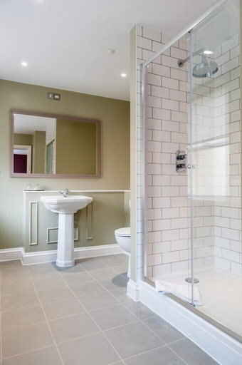 Bathroom 5, Halifax Hall, Sheffield