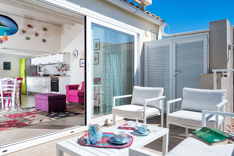 Terrace/patio 4, Donnalucata Suite, Ragusa