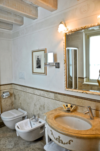 Bathroom 5, Garda Hotel San Vigilio Golf, Brescia