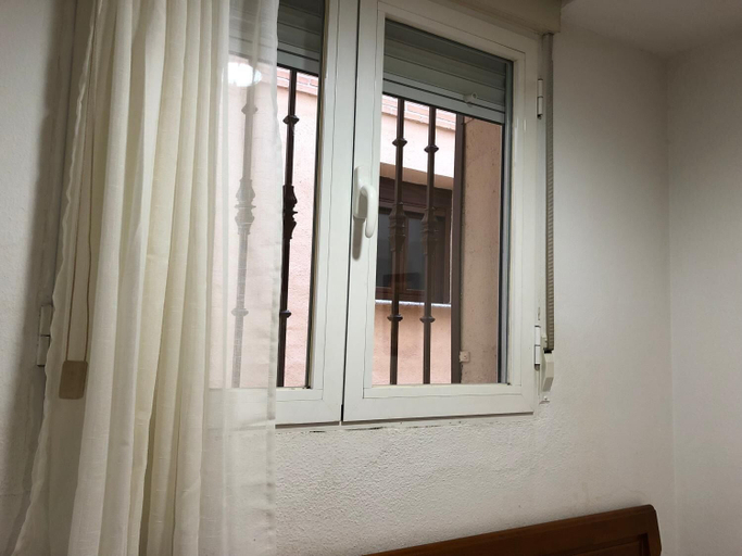 Others 5, Hostal 82, Toledo
