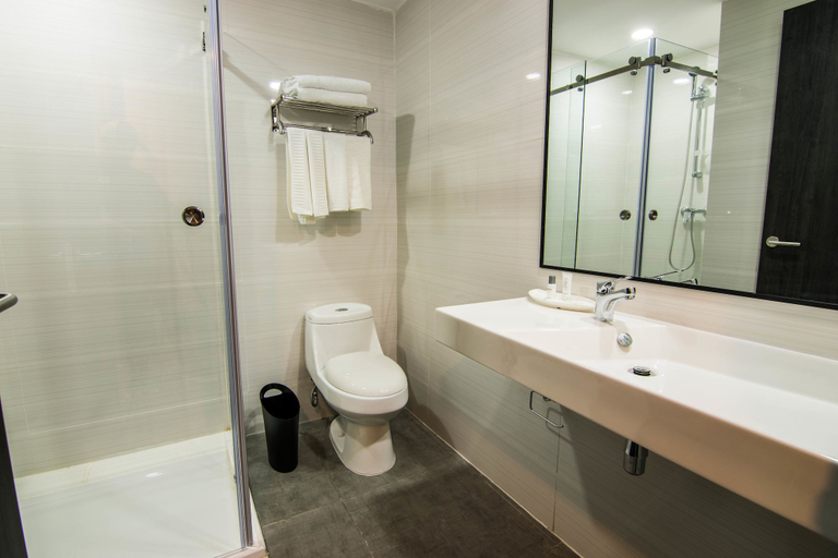 Bathroom 5, Innfiniti Hotel & Suites, Panamá
