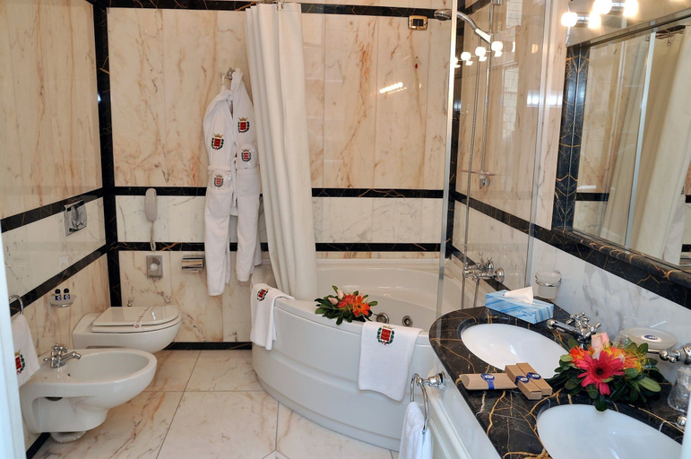 Bathroom 4, Grand Hotel Wagner, Palermo