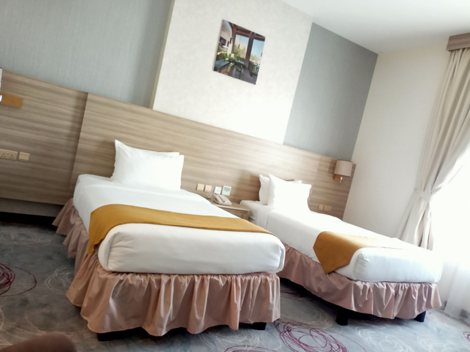 Bedroom 3, Grand Tourist Hotel, Bausher