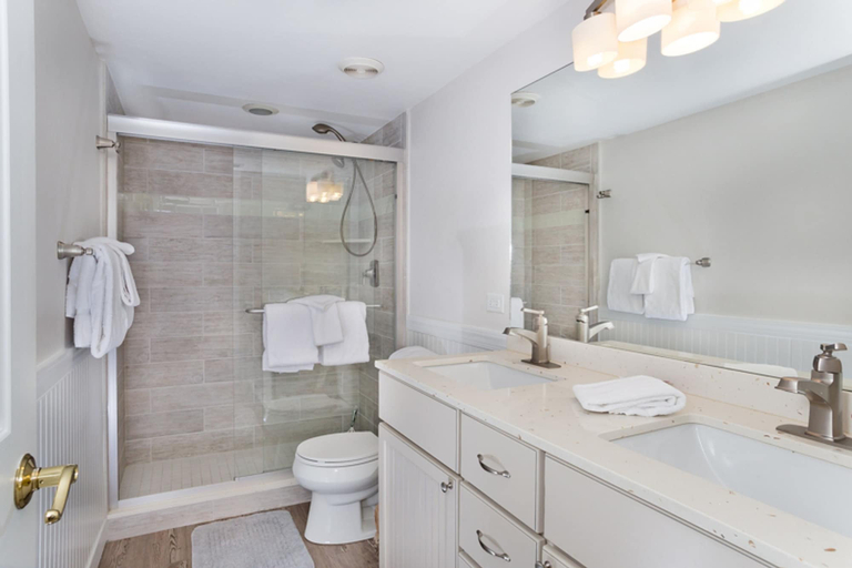 Bathroom 3, Mariner Point 1083, Lee