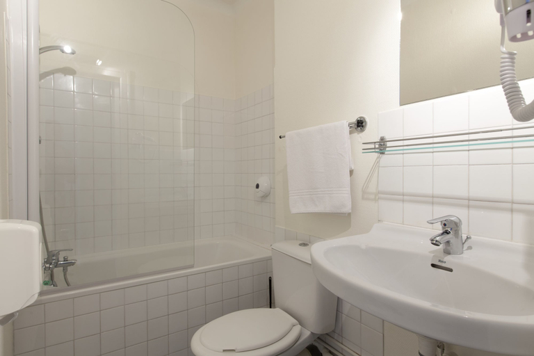 Bathroom 4, Hôtel Chateaubriand, Loire-Atlantique