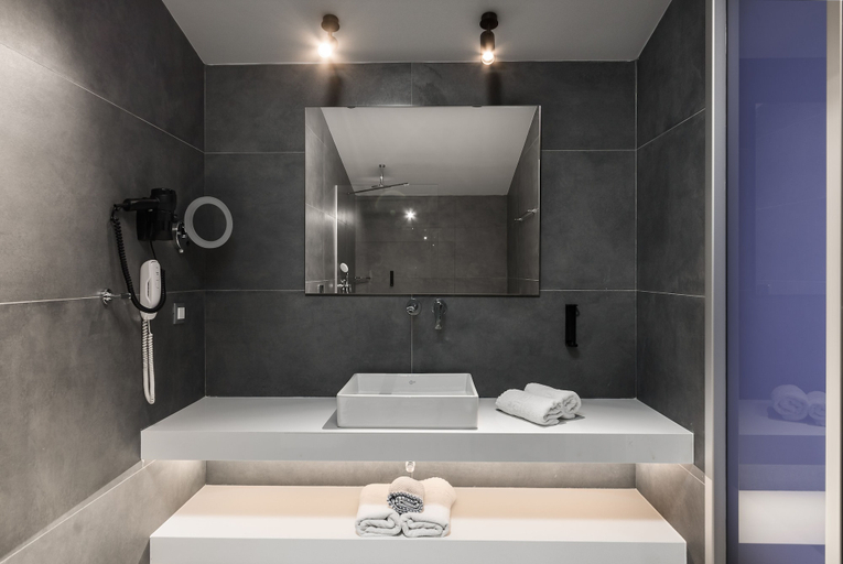 Bathroom 5, Acharavi Beach Hotel, Ionian Islands