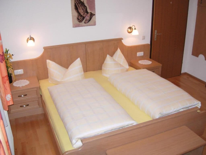 Bedroom 2, Mascherhof, Lienz