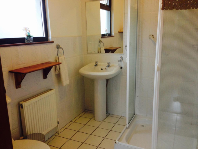 Bathroom 3, Davmar House