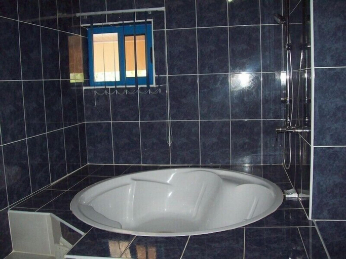 Bathroom 3, Maxwell Court Apartments, Accra
