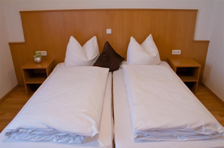 Bedroom 3, Baringer Hof, Neuburg-Schrobenhausen