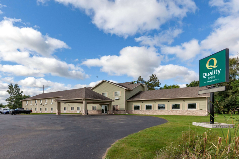 Exterior & Views 1, Quality Inn Redgranite, Waushara