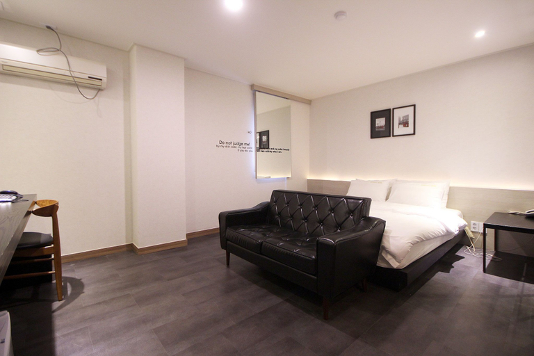 Others 5, Paradise Hotel, Gunsan
