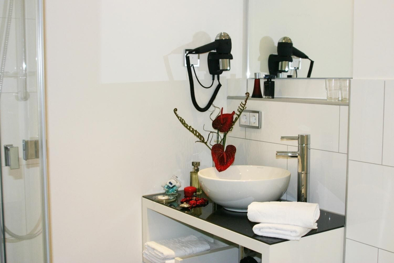 Bathroom 5, Hotel zur Promenade, Donau-Ries