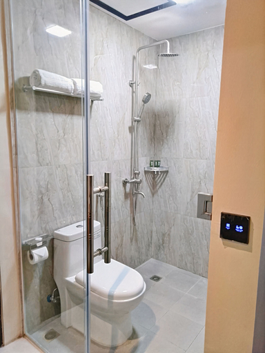 Bathroom 4, SEMPRE PREMIER INN MACTAN AIRPORT HOTEL, Lapu-Lapu City