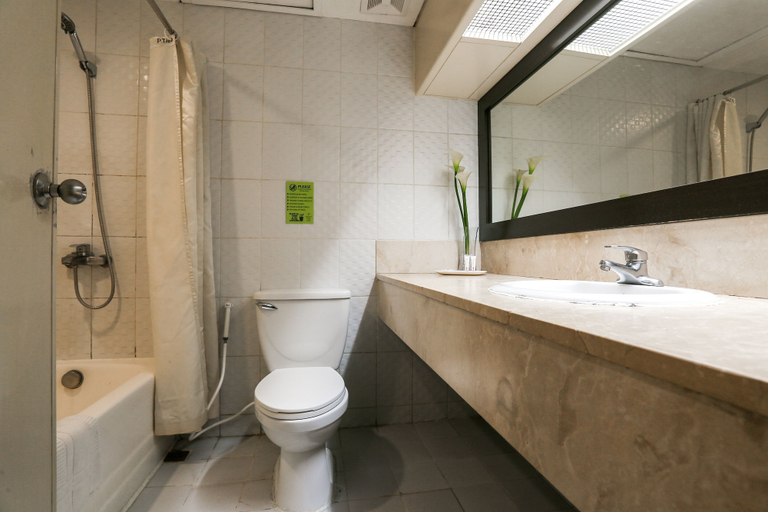Bathroom 4, Paragon Tower Hotel , Manila City