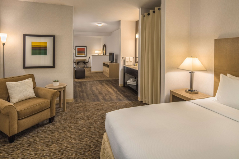 Bedroom 4, DoubleTree by Hilton Hotel Vancouver, Clark