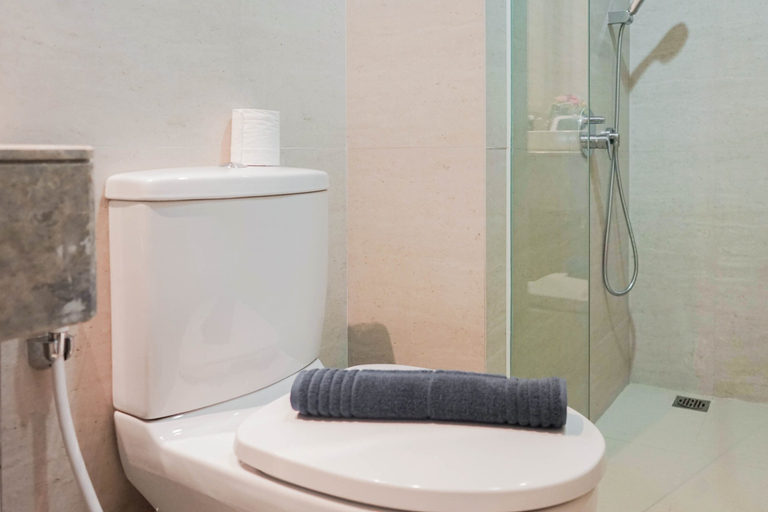 Bathroom 5, New Furnished Studio Sea View @ Gold Coast Apartment, North Jakarta