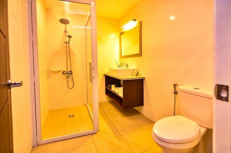 Bathroom 5, Steps Garden Resort, Puerto Galera