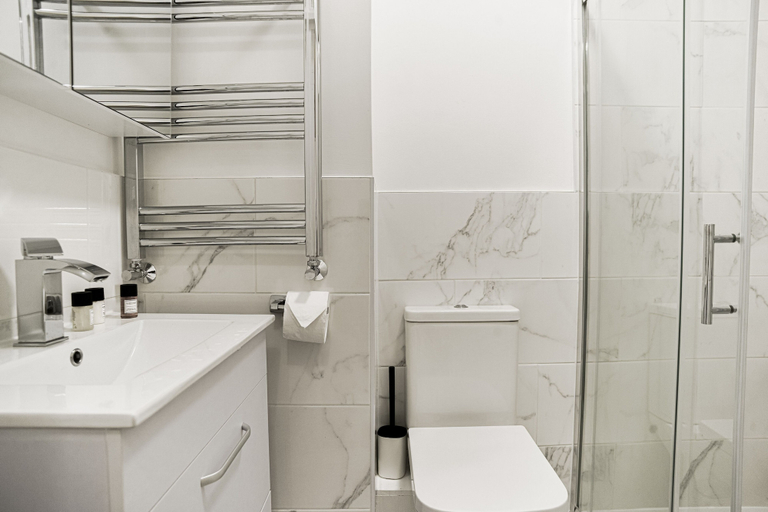 Bathroom, Charming 1-bed Apartment in Euston, London