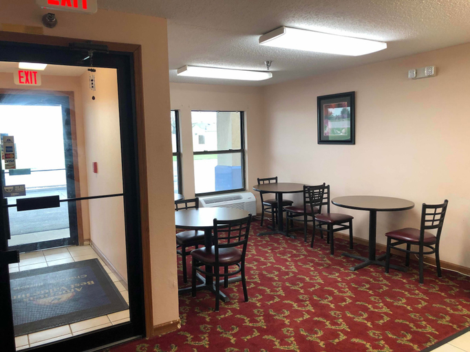 Food & Drinks 5, Super 8 by Wyndham Chenoa, McLean