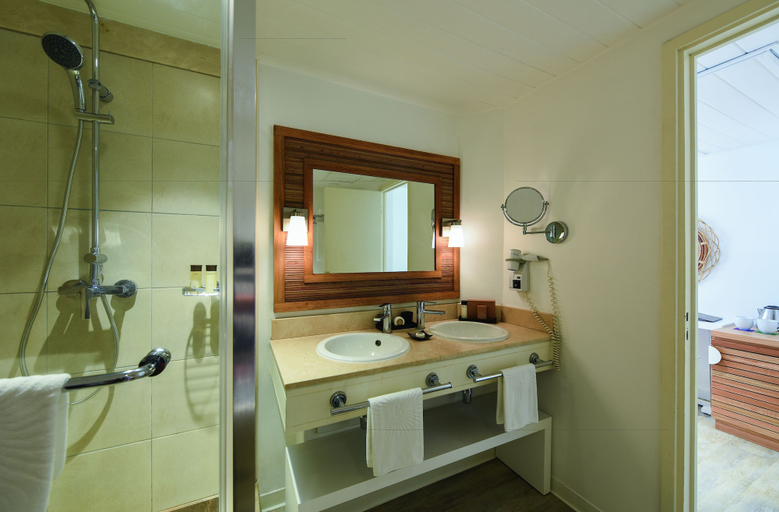 Bathroom 5, Canonnier Beachcomber Golf Resort & Spa