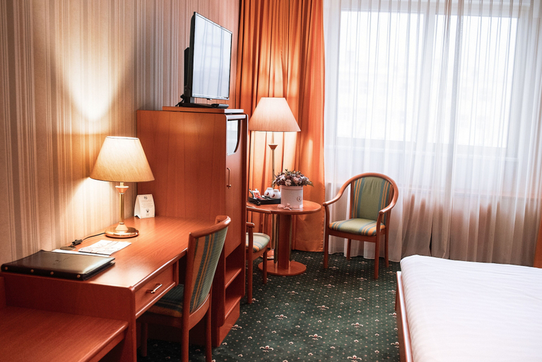 Bedroom 3, Atrium Palace Hotel, Ekaterinburg gorsovet
