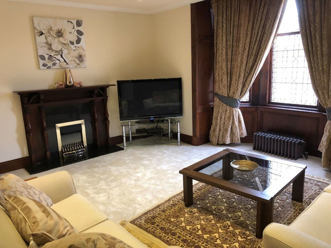 Others 4, Beautiful 4-bed Villa in Glasgow, Glasgow