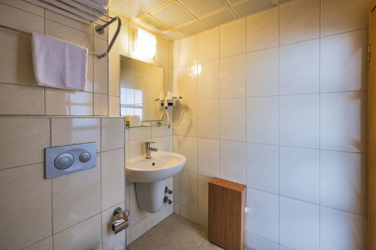 Bathroom 5, Kozan City Hotel, Konak