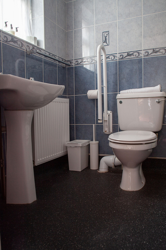 Bathroom 3, Oliver Twist Country Inn, Cambridgeshire
