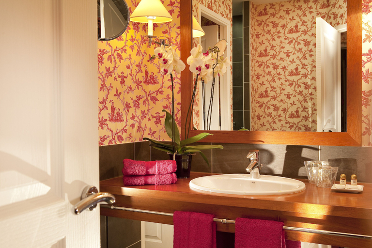 Bathroom 3, Hotel Gradlon, Finistère